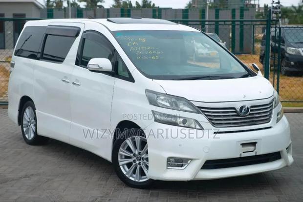 Toyota Vellfire 2009 Off white