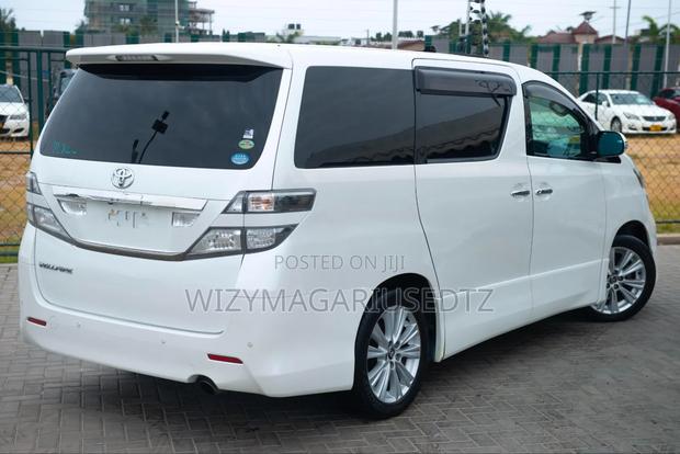 Toyota Vellfire 2009 Off white