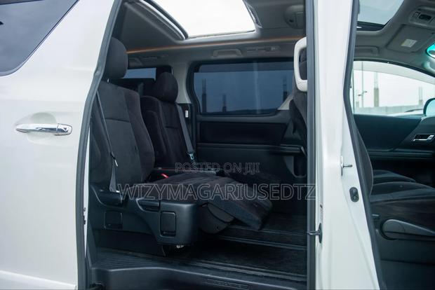 Toyota Vellfire 2009 Off white