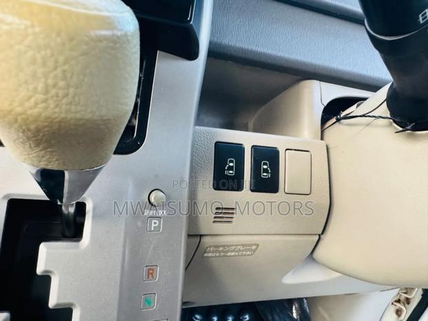 Toyota Noah 2008 Off white