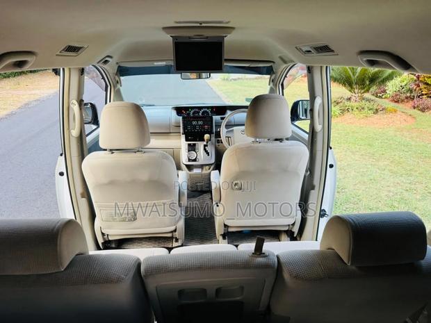 Toyota Noah 2008 Off white