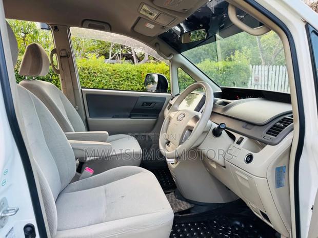 Toyota Noah 2008 Off white