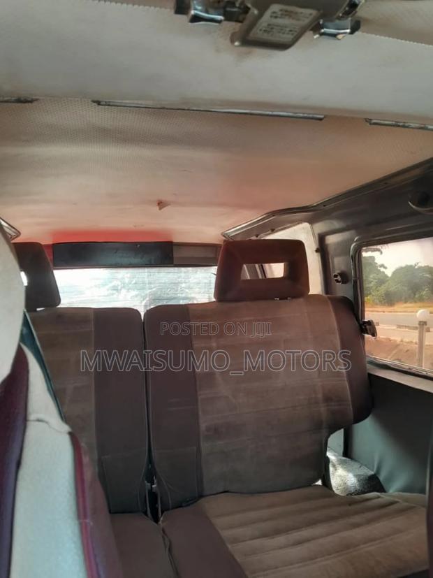 Toyota Hilux 1999 Off white
