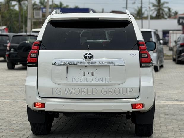 Toyota Land Cruiser Prado 2.8 2019 White