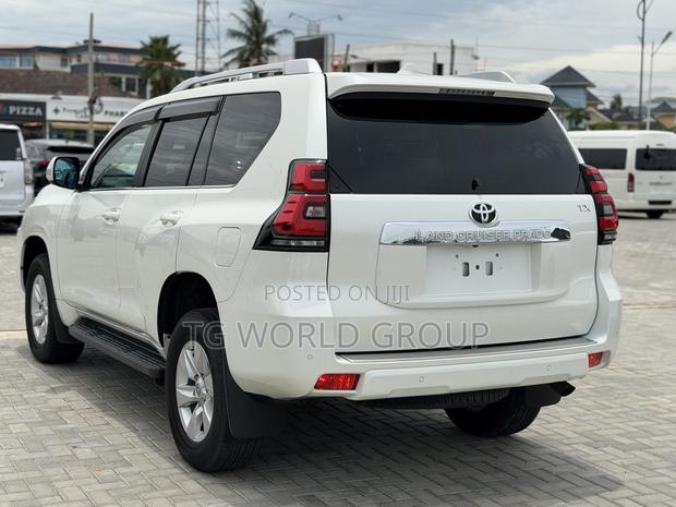Toyota Land Cruiser Prado 2.8 2019 White