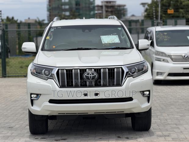 Toyota Land Cruiser Prado 2.8 2019 White