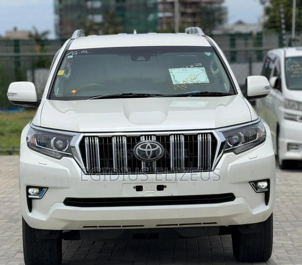 Toyota Land Cruiser Prado 2019 White