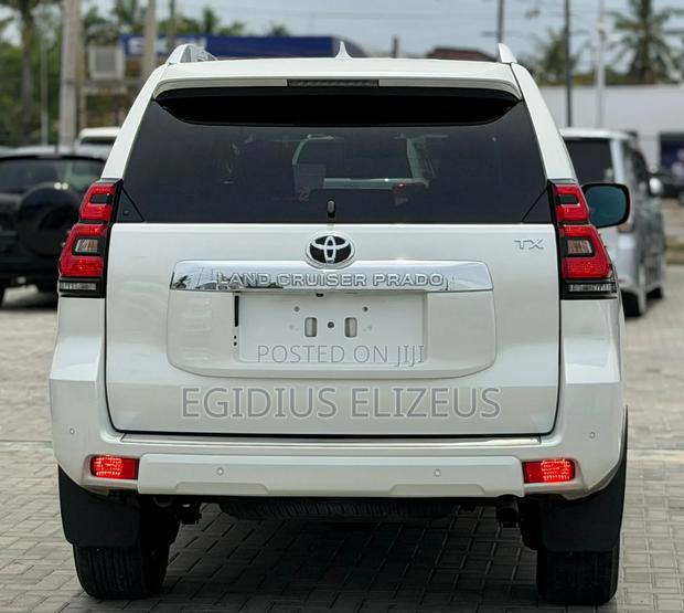 Toyota Land Cruiser Prado 2019 White