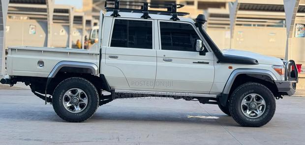 Toyota Land Cruiser 2019 White