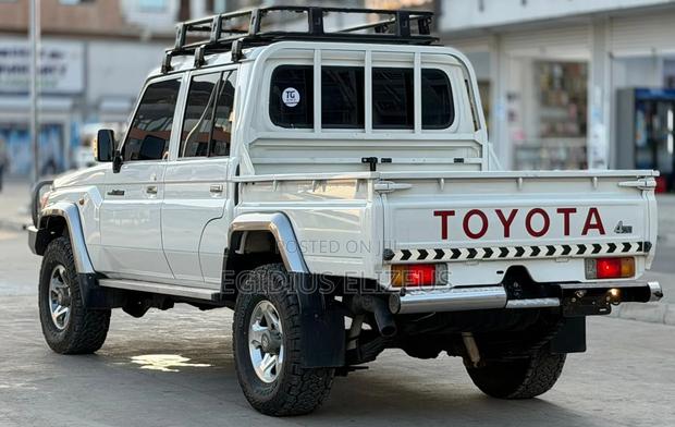 Toyota Land Cruiser 2019 White