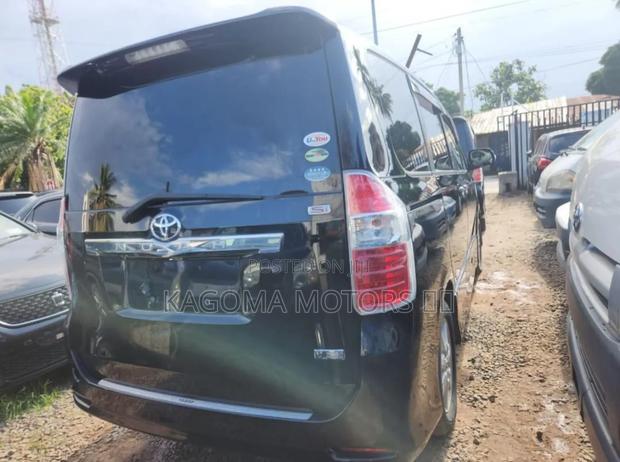 Toyota Noah 2008 Gray