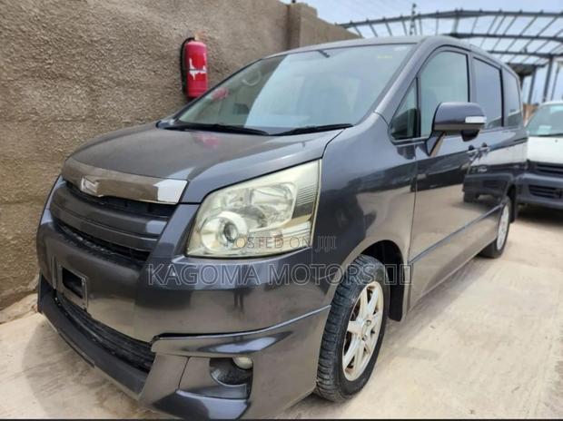 Toyota Noah 2008 Gray