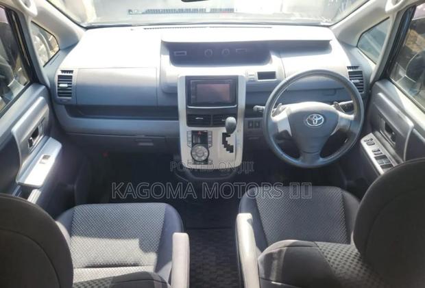Toyota Noah 2008 Gray