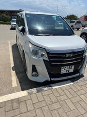 Toyota Noah 1.8 FWD Hybrid (7 seater) 2015 Pearl for sale