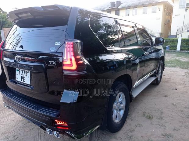 Toyota Land Cruiser Prado 2.7 i 2011 Black