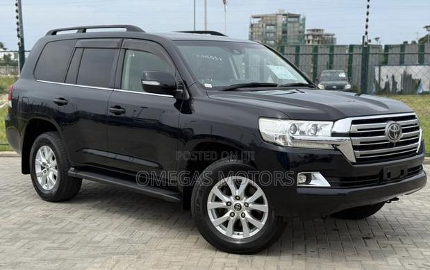 Toyota Land Cruiser 4.6 V8 GXR 2017 Black
