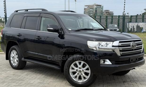 Toyota Land Cruiser 4.6 V8 GXR 2017 Black