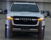 Toyota Land Cruiser LC300 2024 White for sale