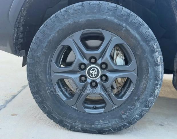 Toyota Land Cruiser LC300 2024 White