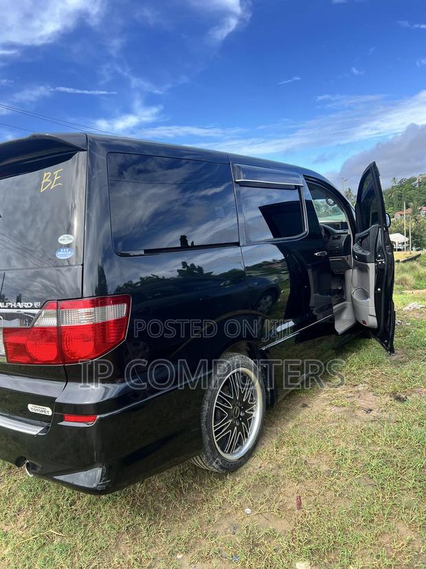 Toyota Alphard 2.4 Petrol AWD 2004 Black