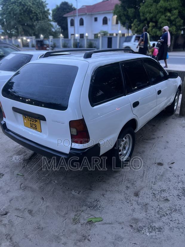 Toyota Corolla 2000 White