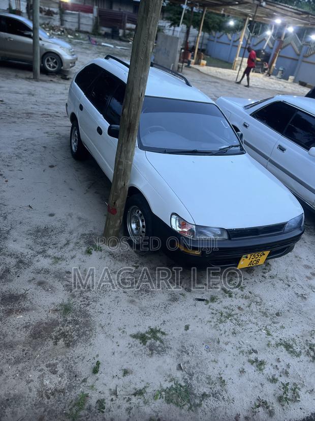 Toyota Corolla 2000 White
