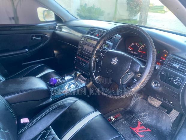 Toyota Crown 2006 Black