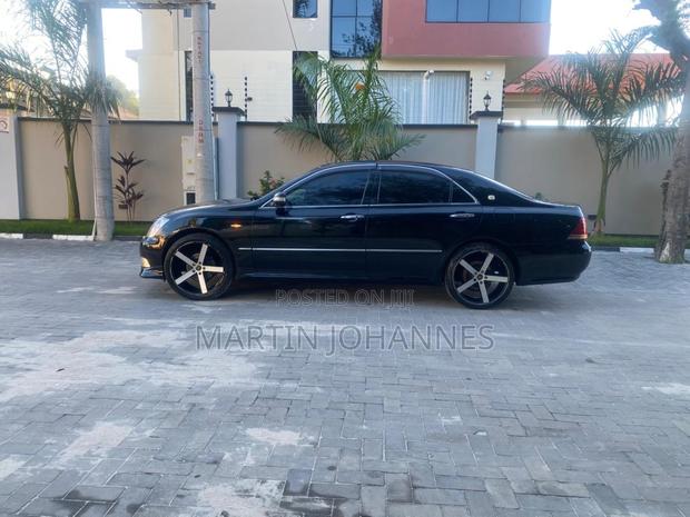 Toyota Crown 2006 Black