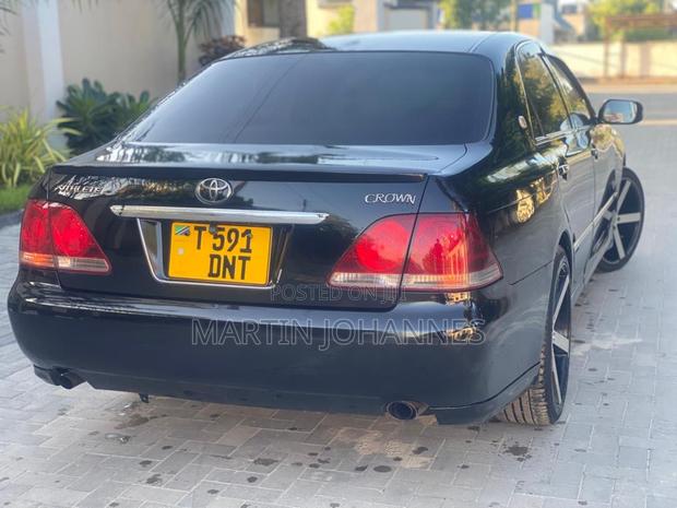 Toyota Crown 2006 Black