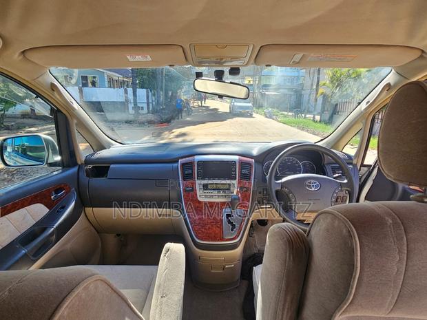 Toyota Alphard 2.4 Petrol FWD 2004 Silver