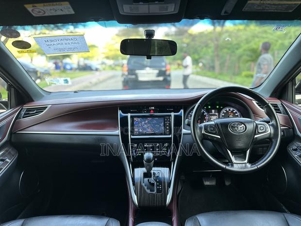Toyota Harrier 2.0 2016 Black