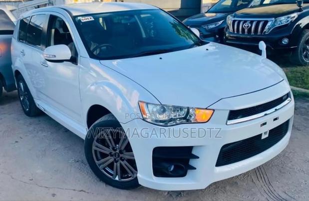 Mitsubishi Outlander 2011 White