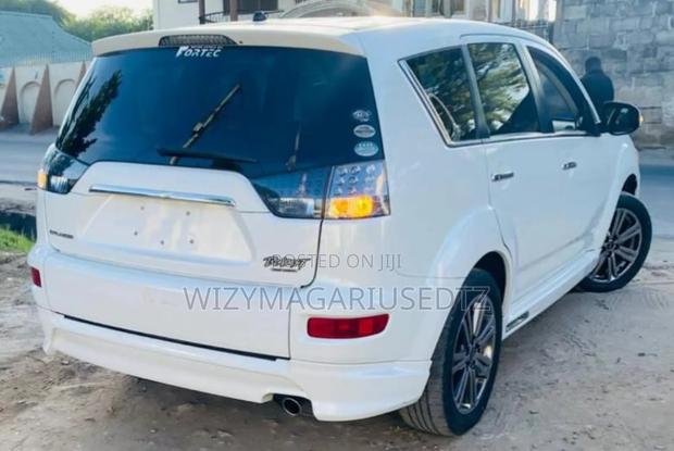 Mitsubishi Outlander 2011 White