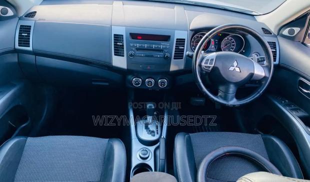 Mitsubishi Outlander 2011 White