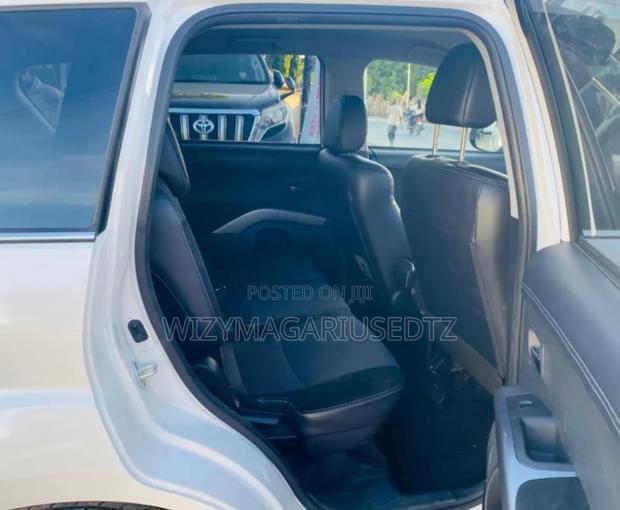 Mitsubishi Outlander 2011 White