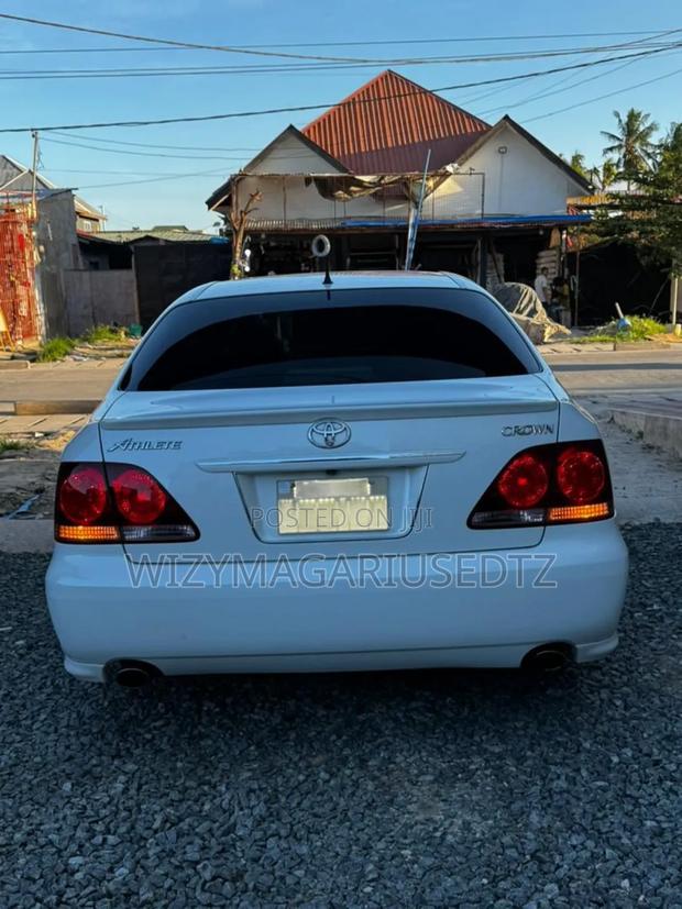 Toyota Crown Royale 2005 Teal