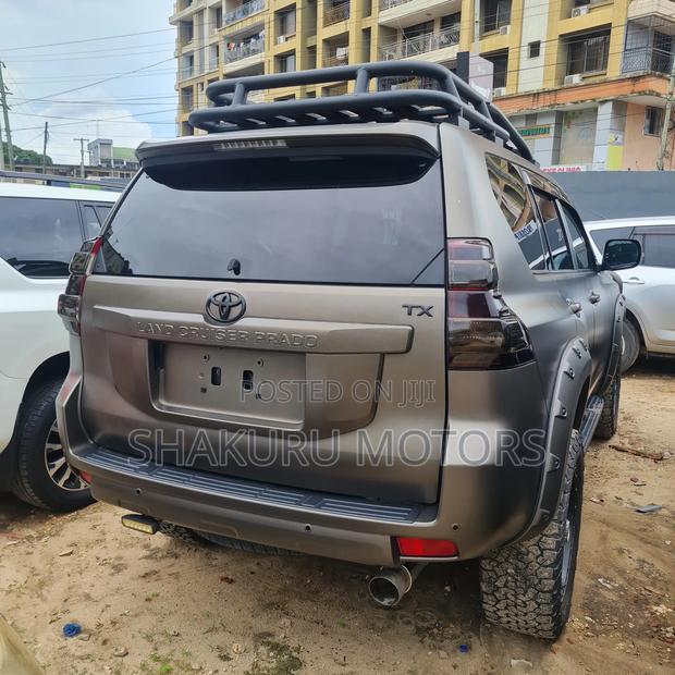 Toyota Land Cruiser Prado 2013