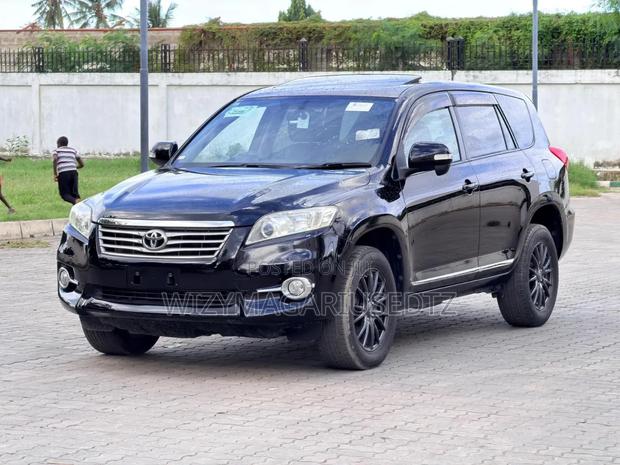 Toyota Vanguard 2012 Ivory