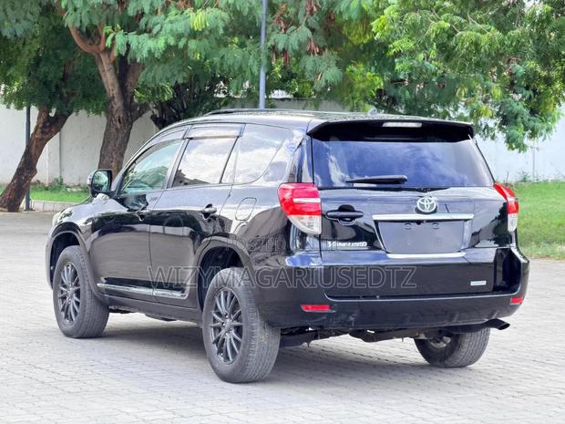 Toyota Vanguard 2012 Ivory