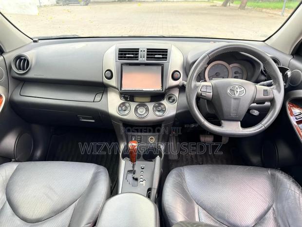 Toyota Vanguard 2012 Ivory