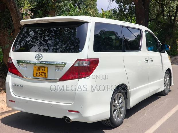 Toyota Alphard 2.4 Petrol FWD 2010 Pearl