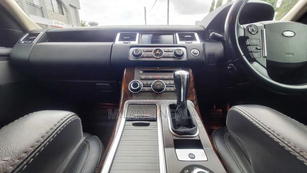 Land Rover Range Rover 2011 Gray