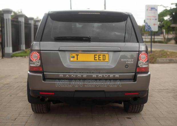 Land Rover Range Rover 2011 Gray
