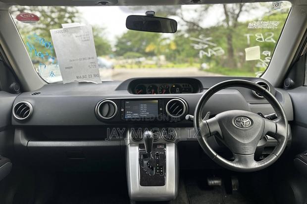 Toyota Corolla Rumion 2010 Black