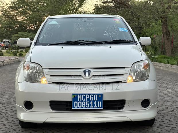 Toyota IST 2004 White