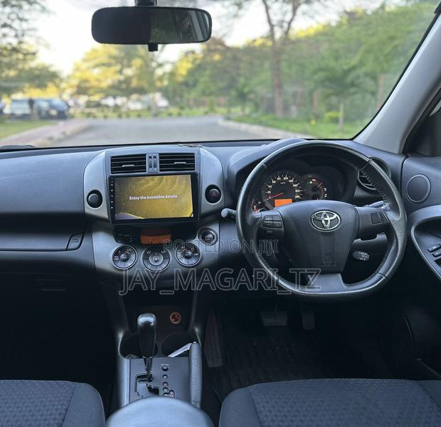 Toyota Vanguard 2010 White