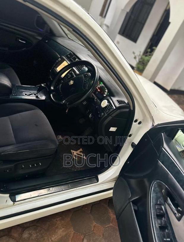 Toyota Crown 2007 White