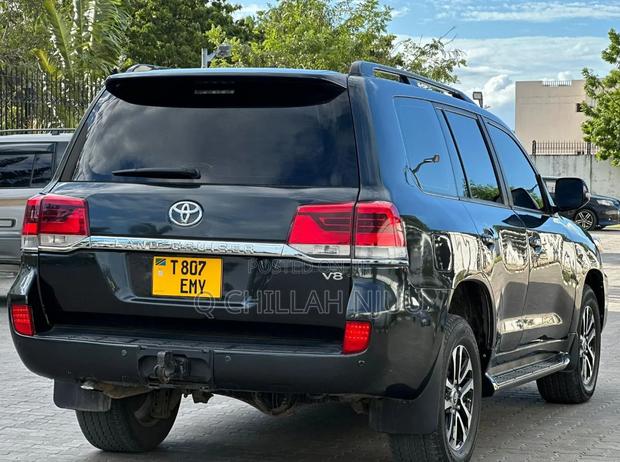 Toyota Land Cruiser 2014 Gray