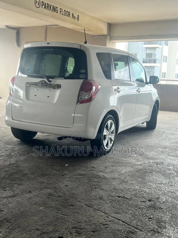 Toyota Ractis 2010 White