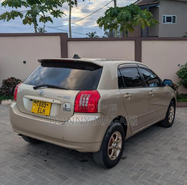 Toyota Corolla RunX 2006 Gold